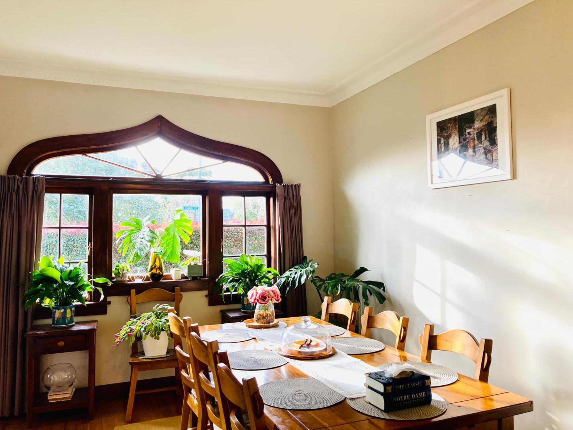 Spacious And Sunny Master Bedroom With Shared Bathrooms オークランド エクステリア 写真