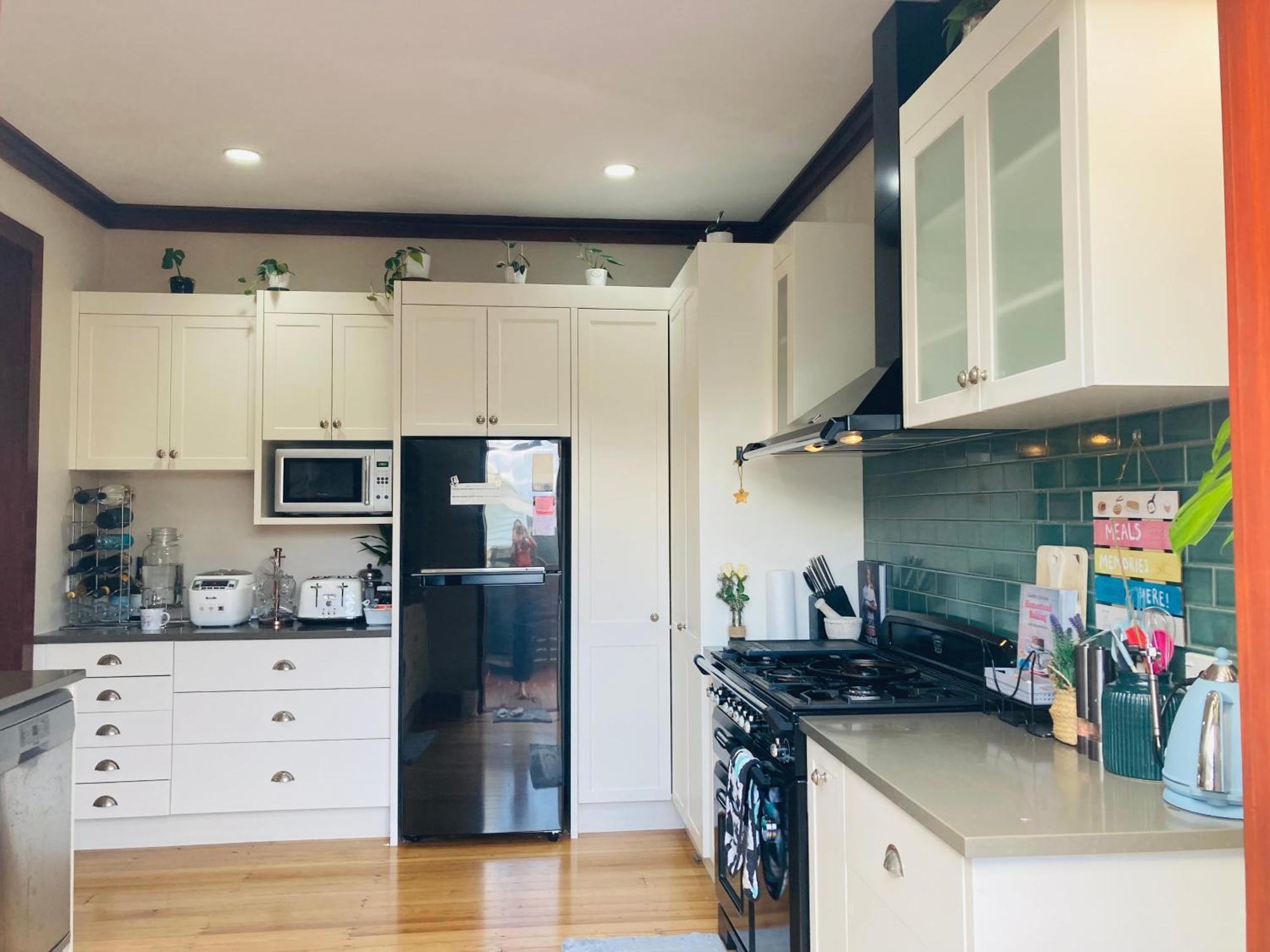 Spacious And Sunny Master Bedroom With Shared Bathrooms オークランド エクステリア 写真